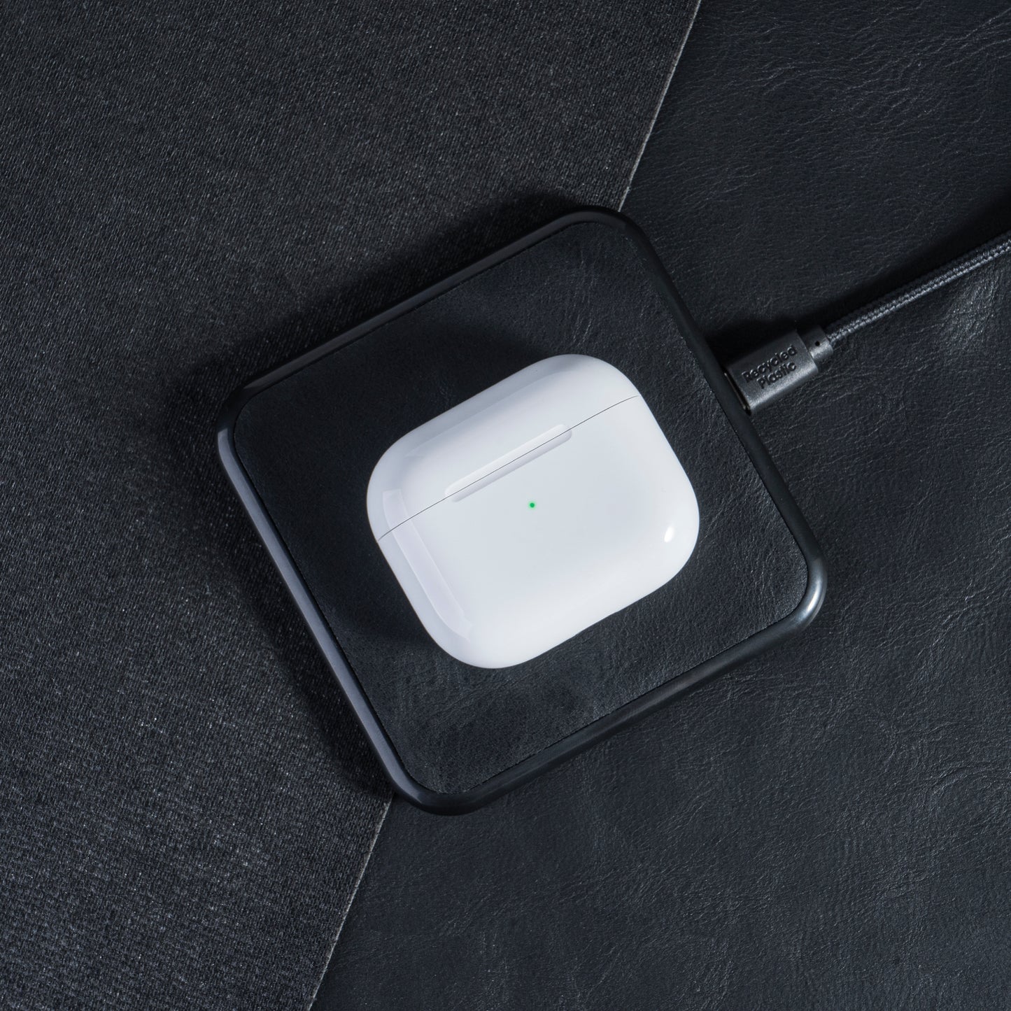 LT41506 2259 | Xoopar Iné Wireless Fast Charger - Recycled Leather 15W