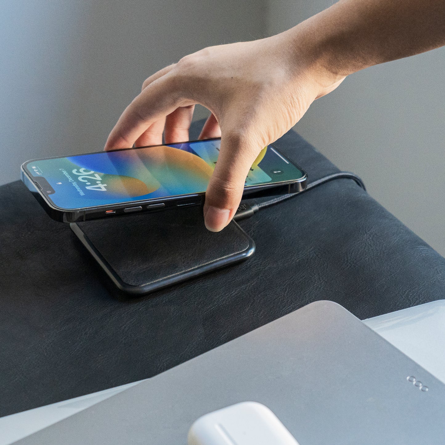 LT41506  2259 | Xoopar Iné Wireless Fast Charger - Recycled Leather 15W
