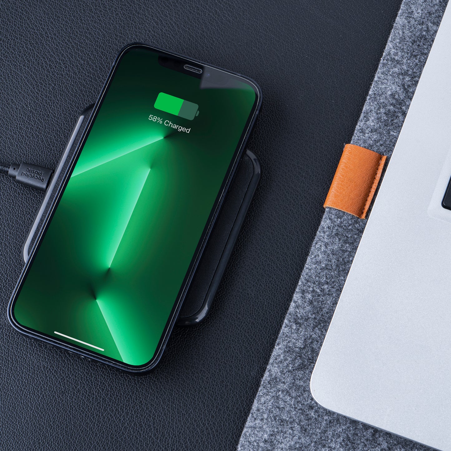 LT41506  2259 | Xoopar Iné Wireless Fast Charger - Recycled Leather 15W