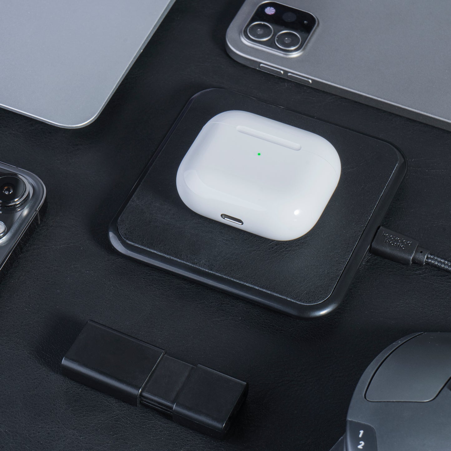 LT41506  2259 | Xoopar Iné Wireless Fast Charger - Recycled Leather 15W